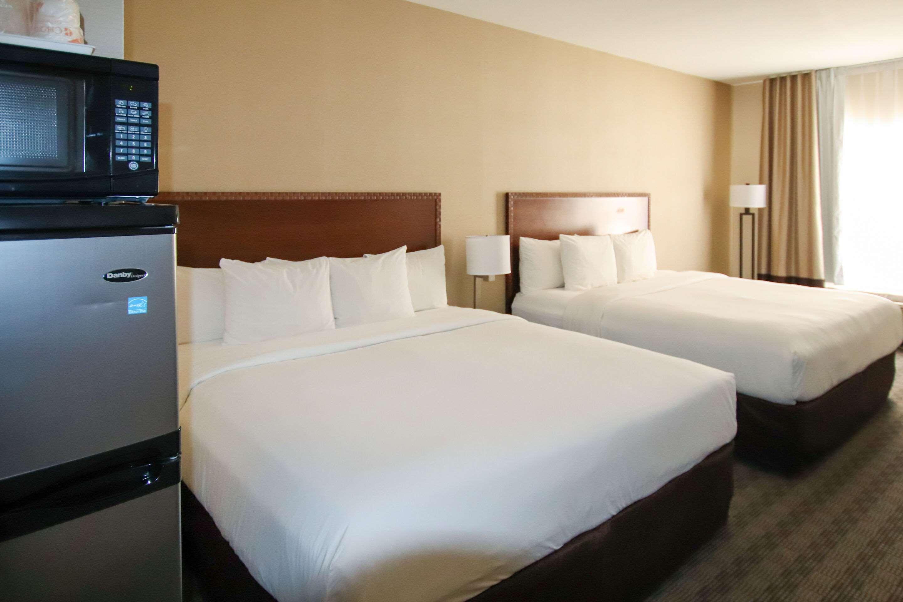 Comfort Inn Доусън Крийк Екстериор снимка