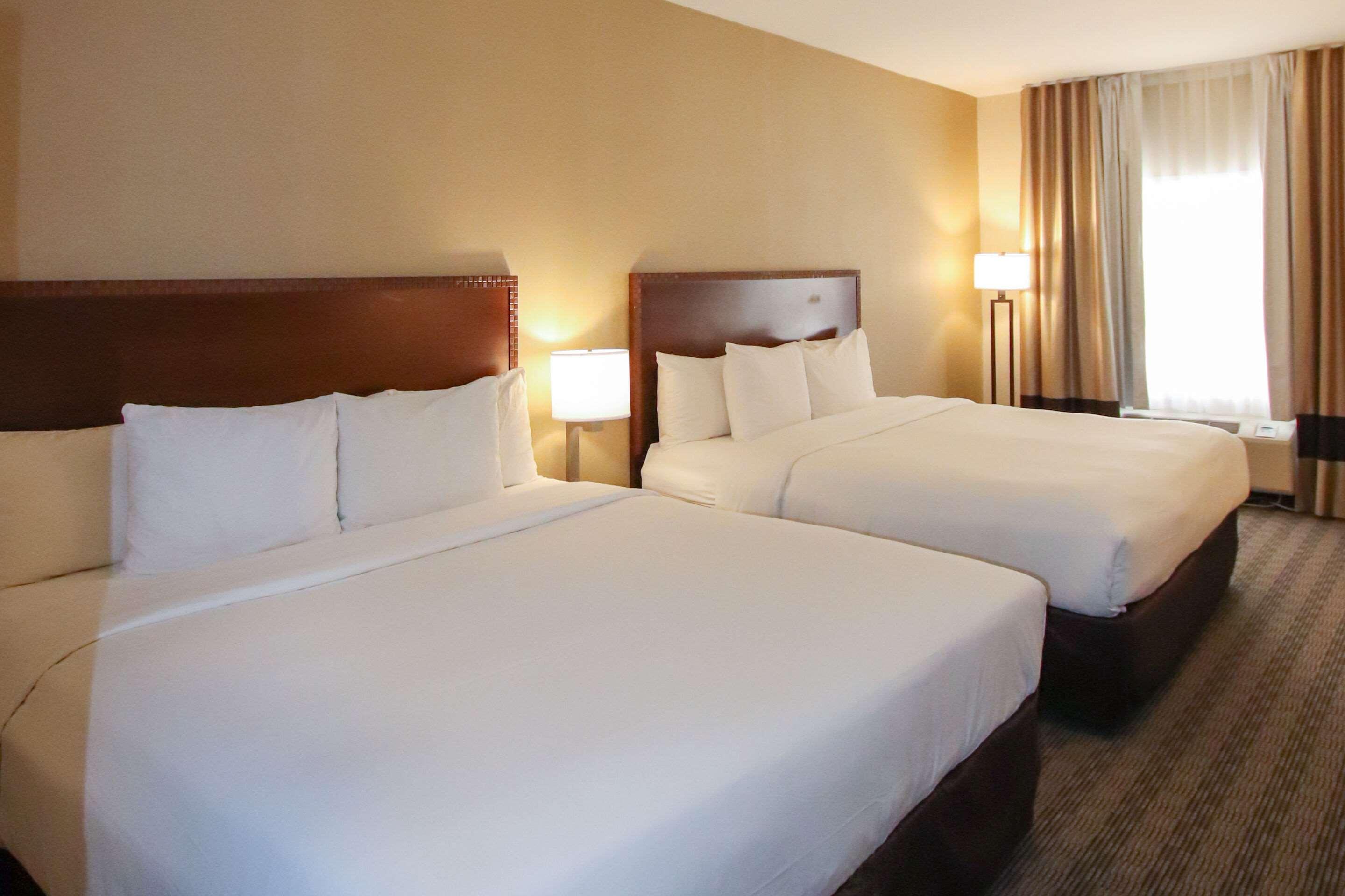 Comfort Inn Доусън Крийк Екстериор снимка