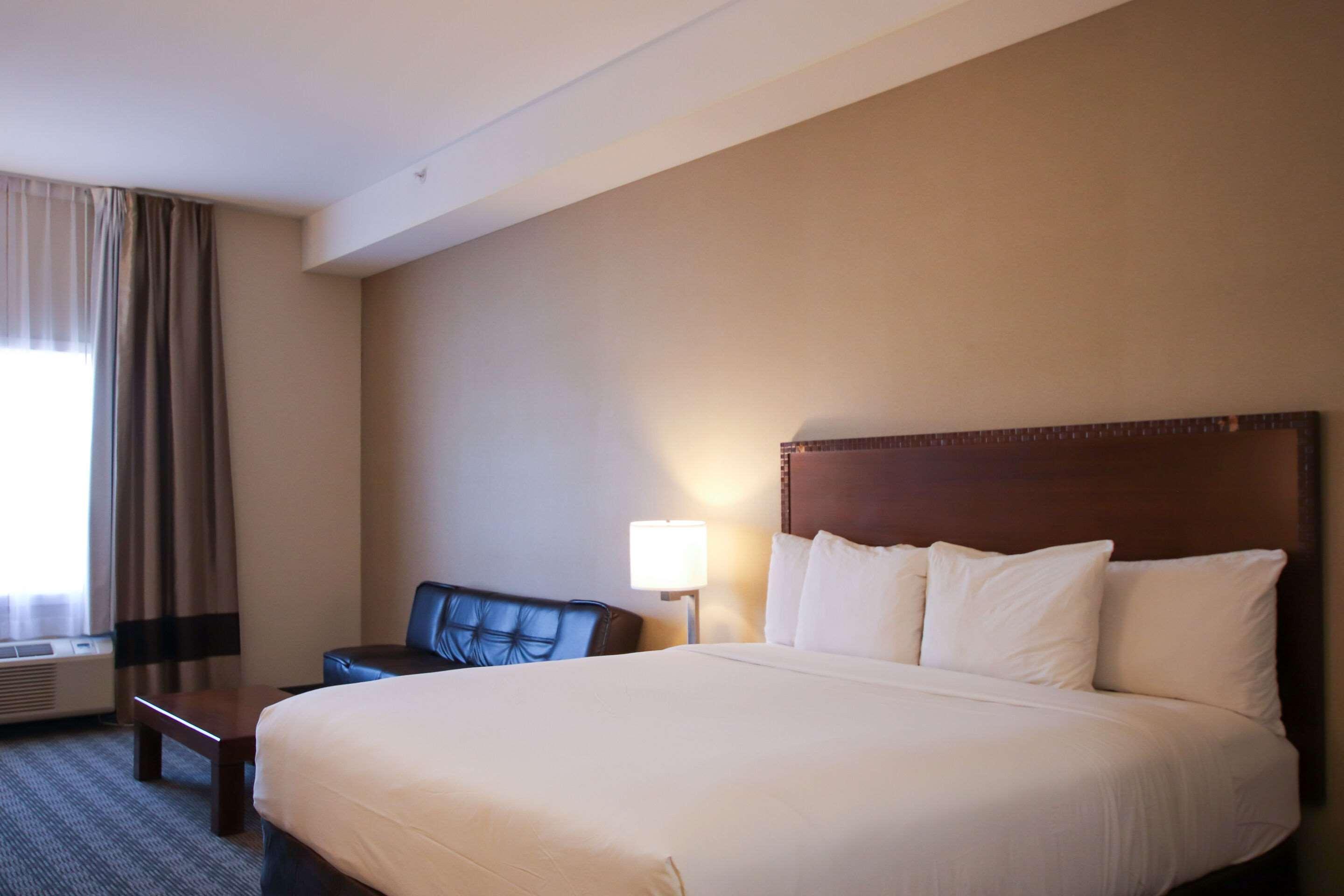 Comfort Inn Доусън Крийк Екстериор снимка