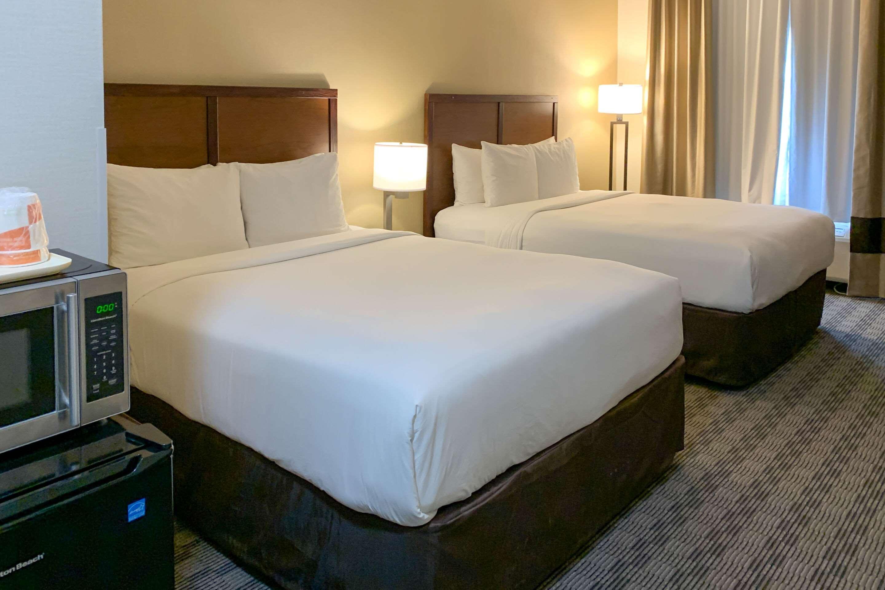 Comfort Inn Доусън Крийк Екстериор снимка