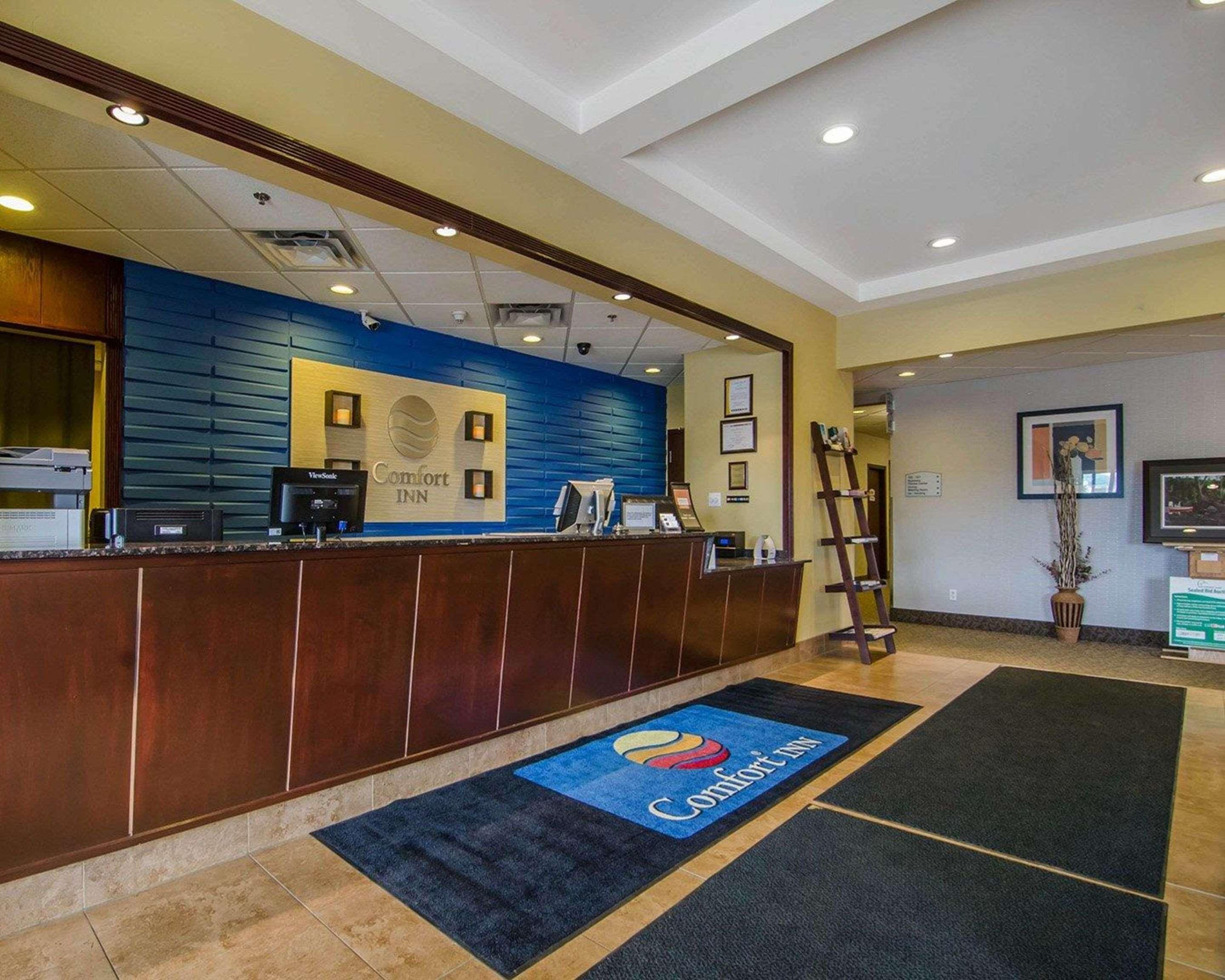 Comfort Inn Доусън Крийк Екстериор снимка
